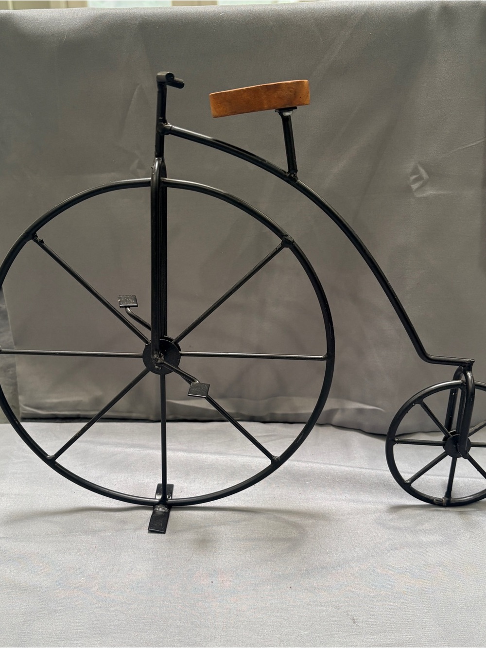 Vintage-Style Black Metal Penny-Farthing Bicycle Wall Art with Brown Seat Accent